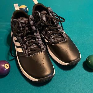 14D Adidas Mid-Ankle Basketball Shoes